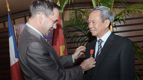 Le docteur Thai Phung Ne reçoit la légion d’honneur - ảnh 1